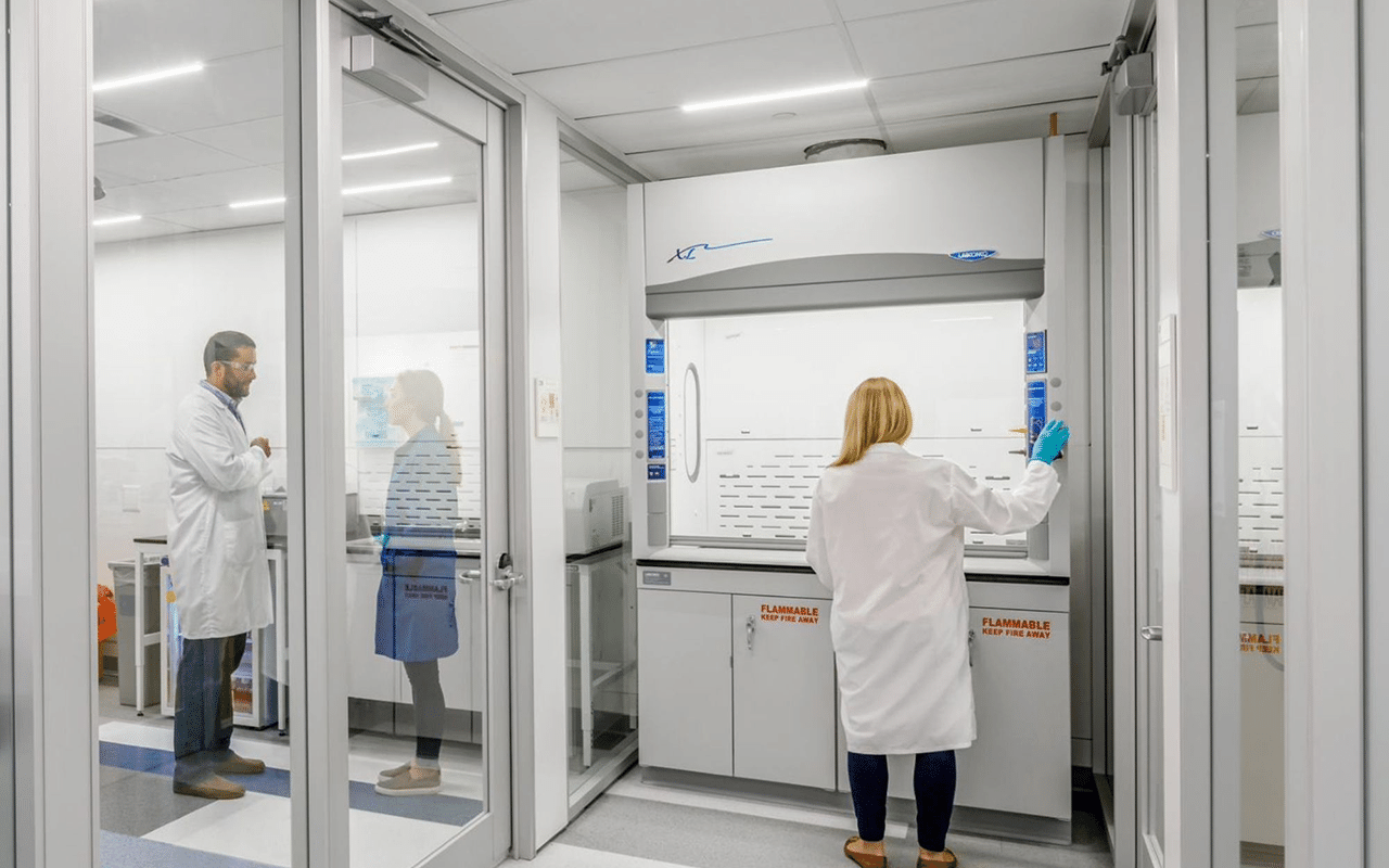 Scientist working in a SmartLabs lab